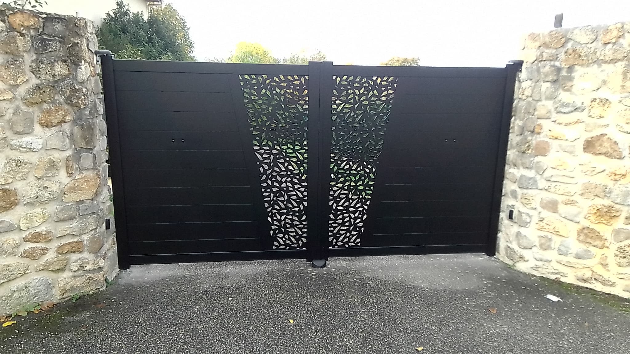 Pose d'un portillon et un portail modèle Cicéron à Triel-sur-Seine !