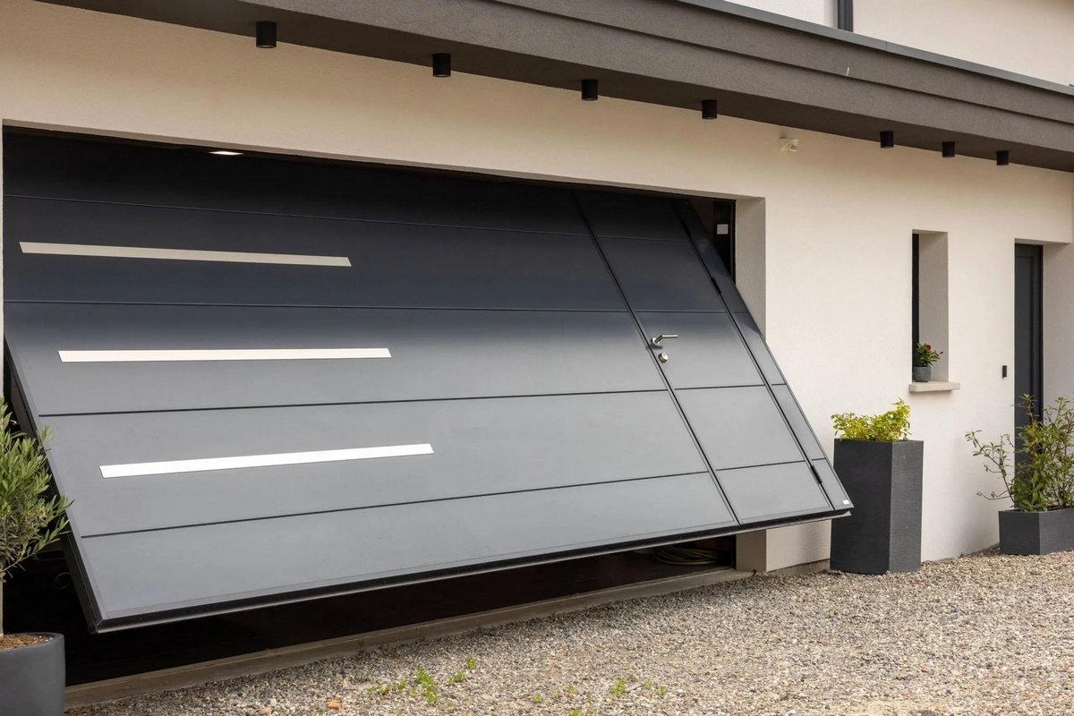Les portes de garage sectionnelles et basculantes : avantages comparés