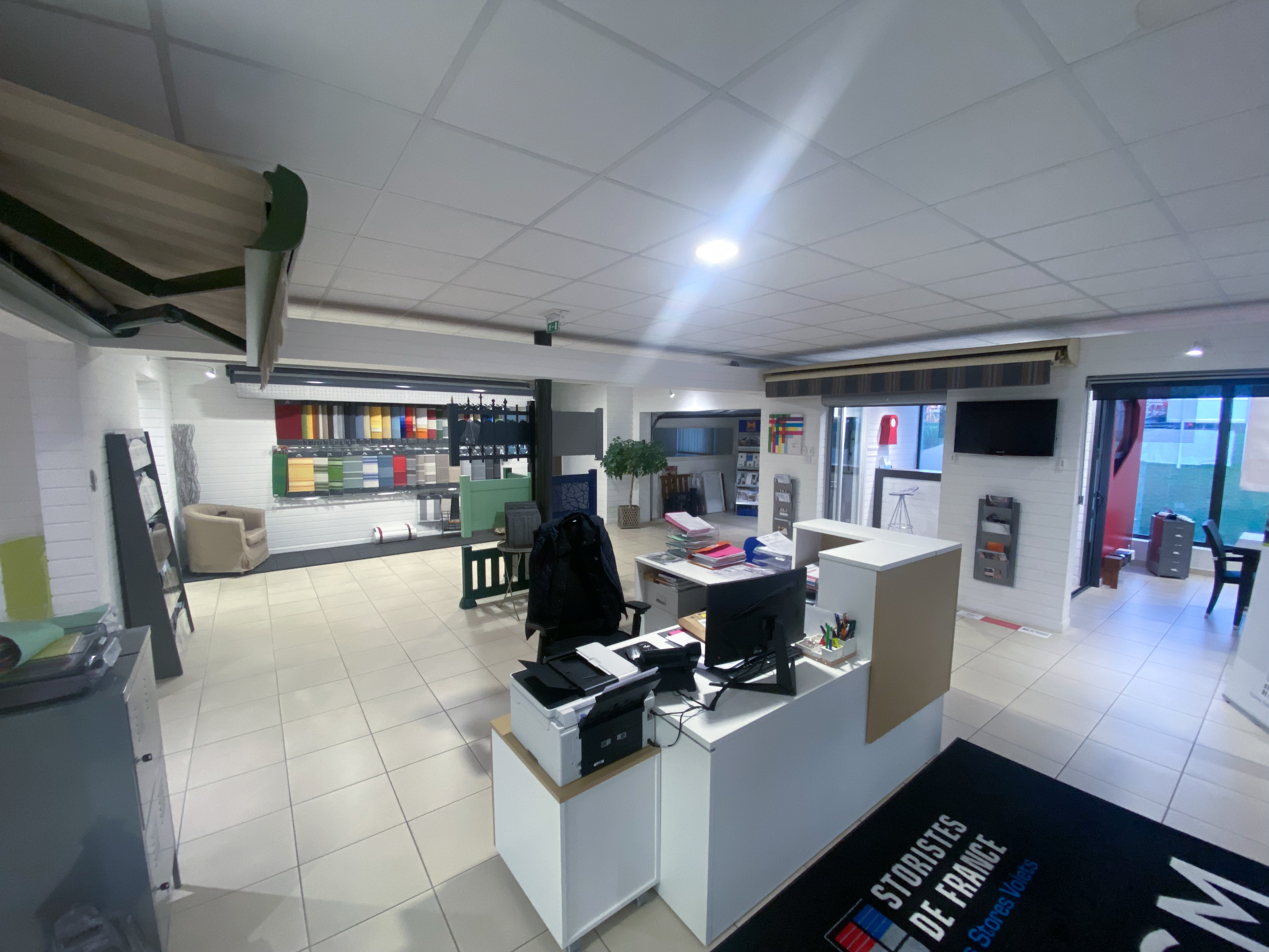 Storiste à Pontoise : Les 3 Critères Clés pour Choisir un Store Banne Qui Dure