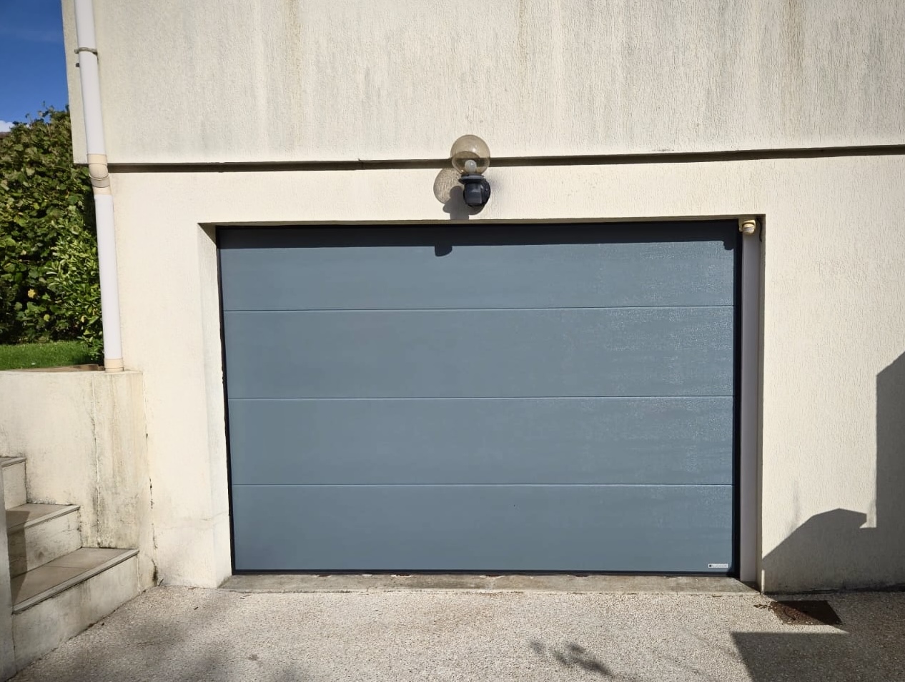 Porte de garage à Chanteloup-les-Vignes : pose, remplacement et motorisation