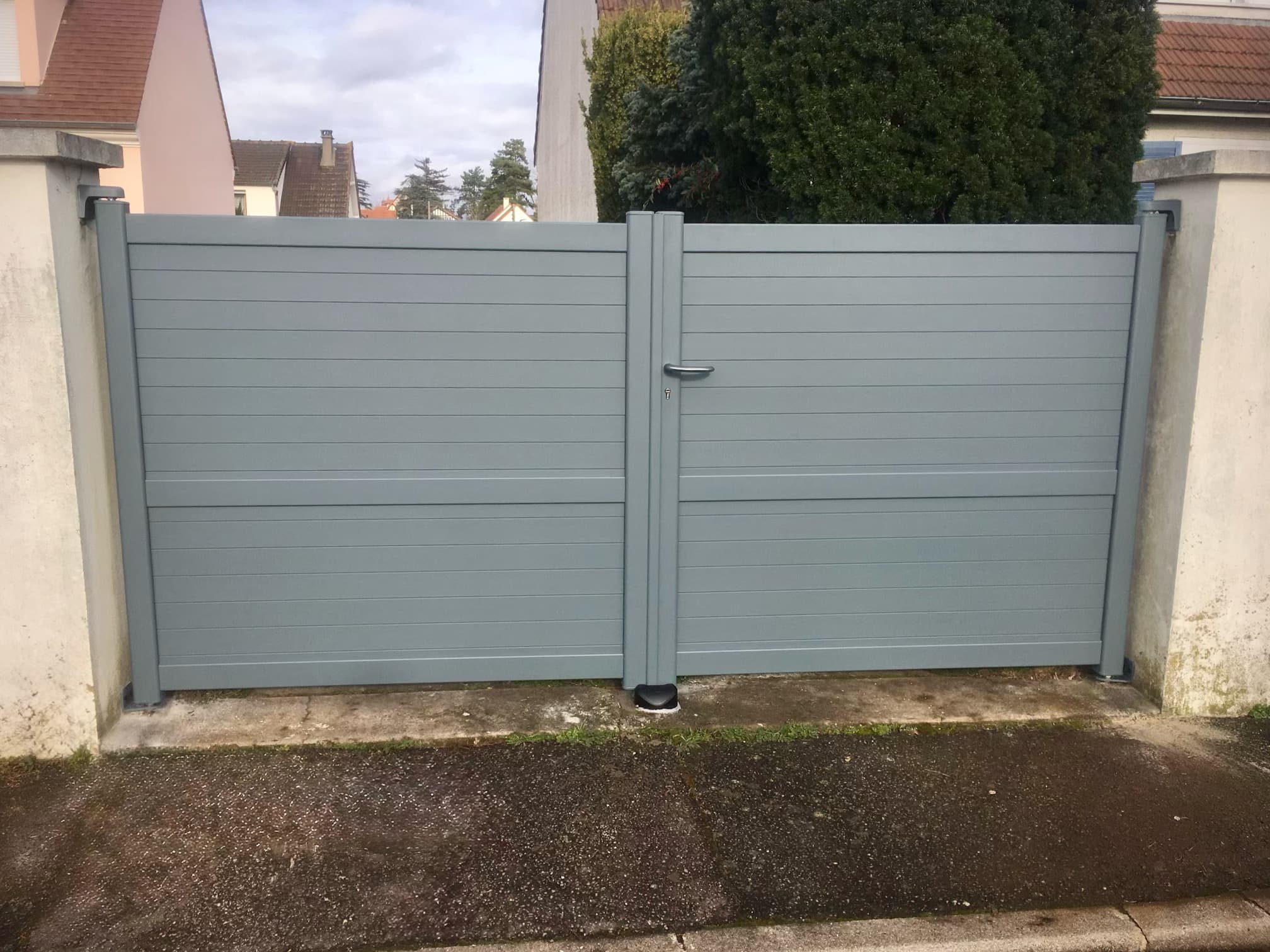 Pose d'un portail gris anthracite à Andrésy